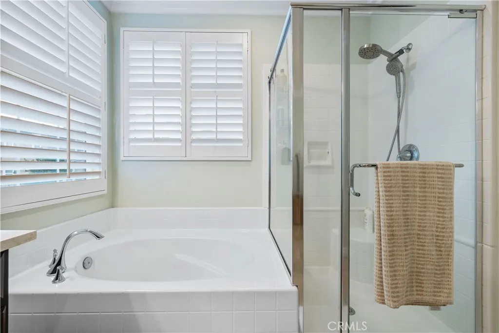 28537 Vista Del Rio, Valencia, California 91354 home-pic-40